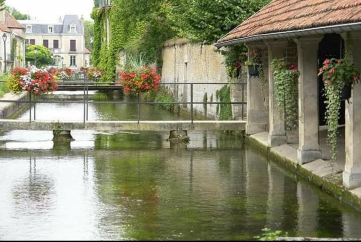 Chambre Is Hotel Is-sur-Tille Exterior photo