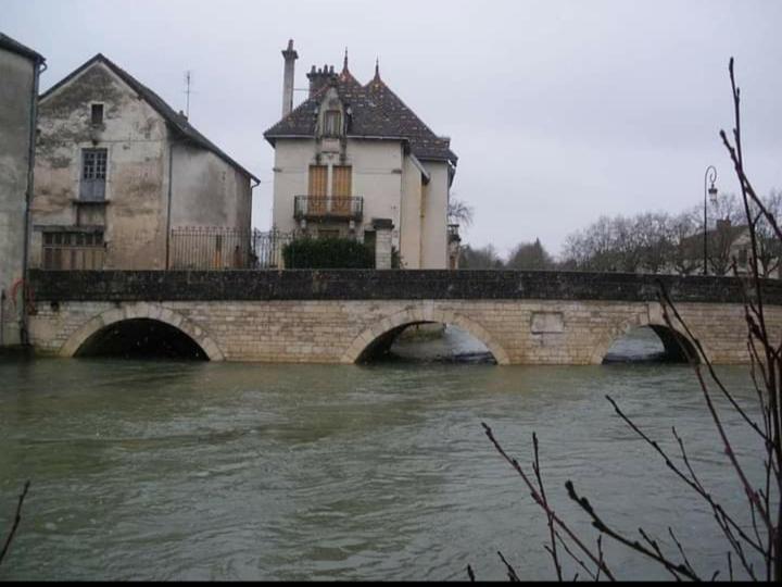 Chambre Is Hotel Is-sur-Tille Exterior photo